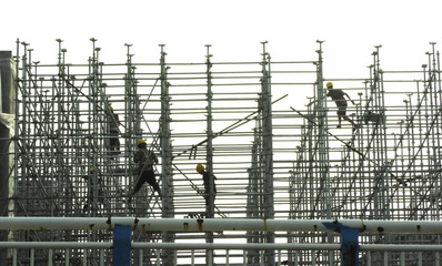 施工現場機歡人忙 看重點工程建設‘雨中行’